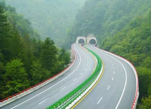 长吉高速加宽最新动态，道路拓宽与人生进步同步发展