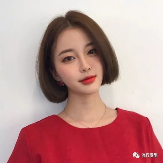 短发行美最新发型图片，自然美景与心灵之旅的时尚展现