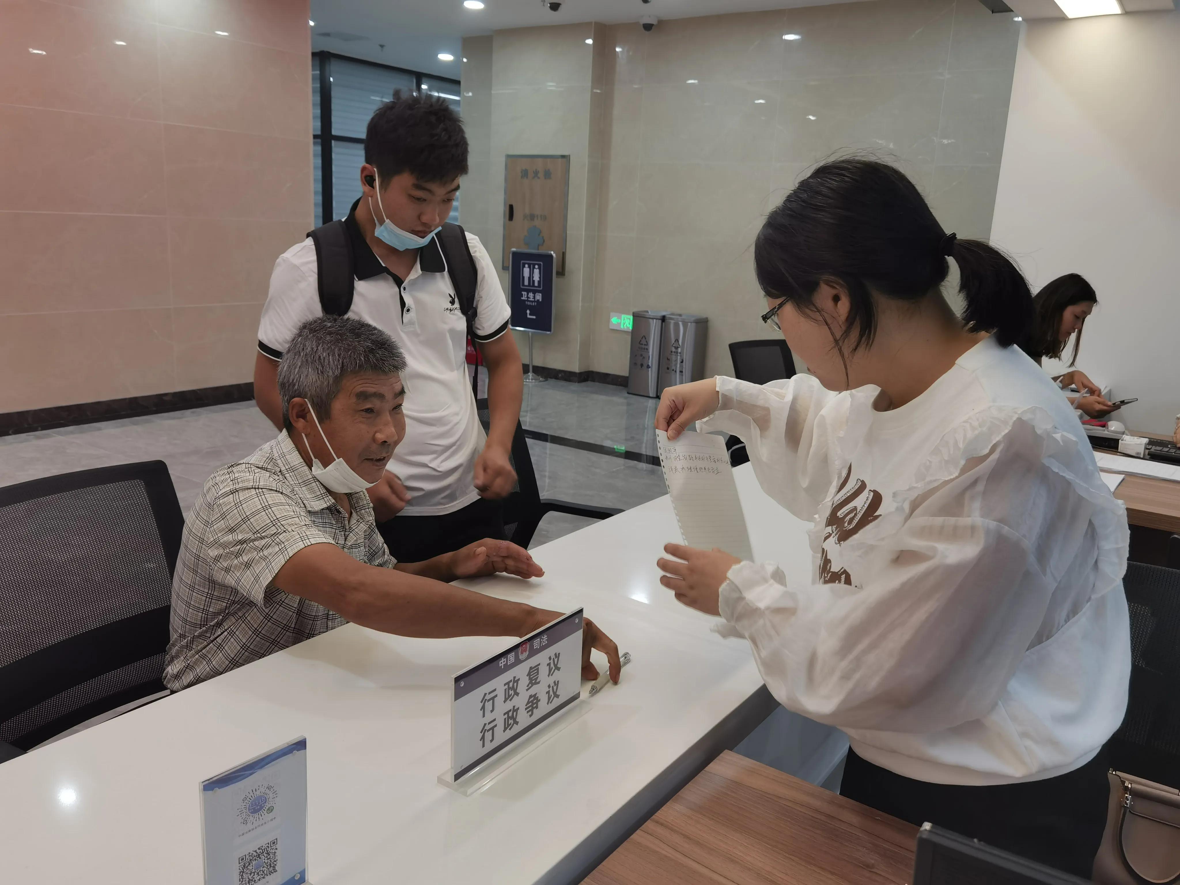 最新征地补偿安置法律政策手册，解读政策背后的温馨故事